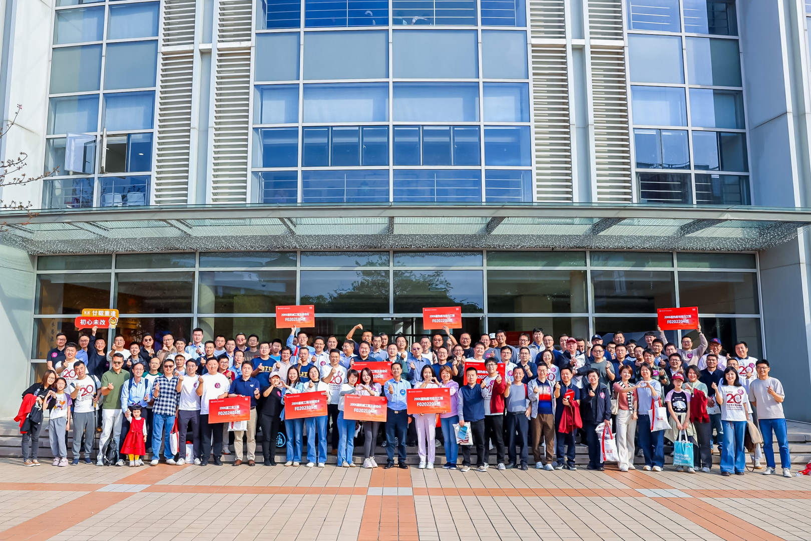 1775782705771412.jpg 2006届学院合影.jpg