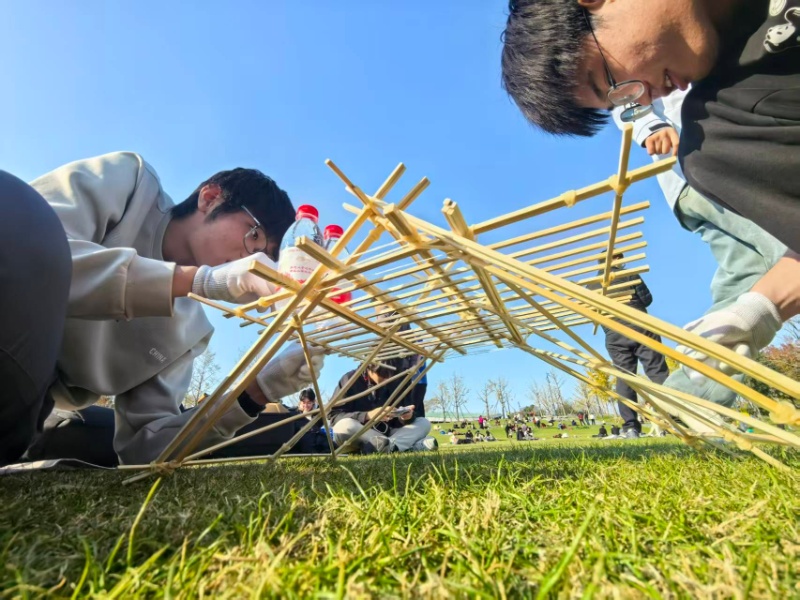 1765372905235325.jpg 图2+团队协作搭建桥梁_resized.jpg