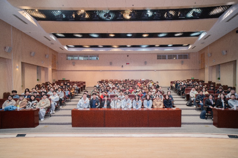 1773900554685395.jpg 图七:全体合影_resized.jpg