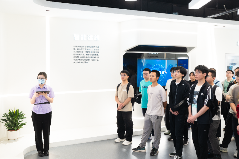 图片9：参观照片1_resized.png