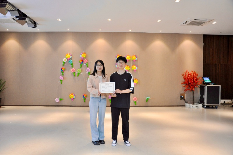图四 指导老师奖项颁奖_resized.jpg