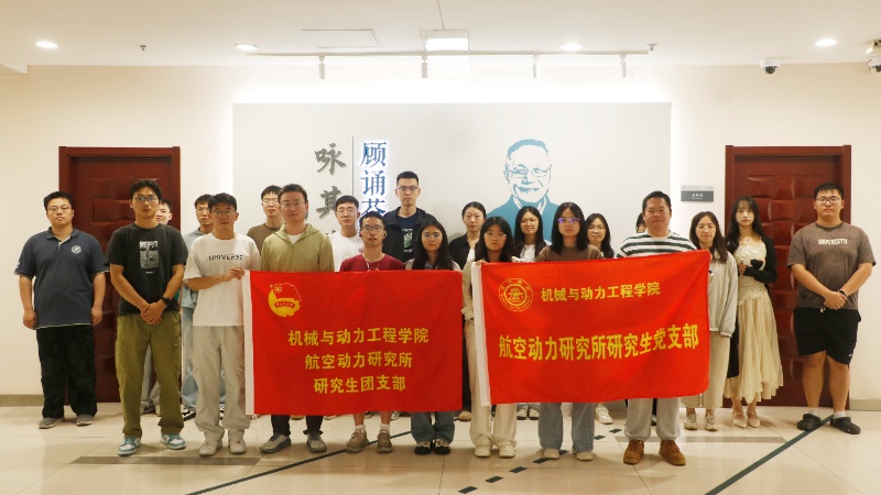 图4 参观展厅_resized.jpg