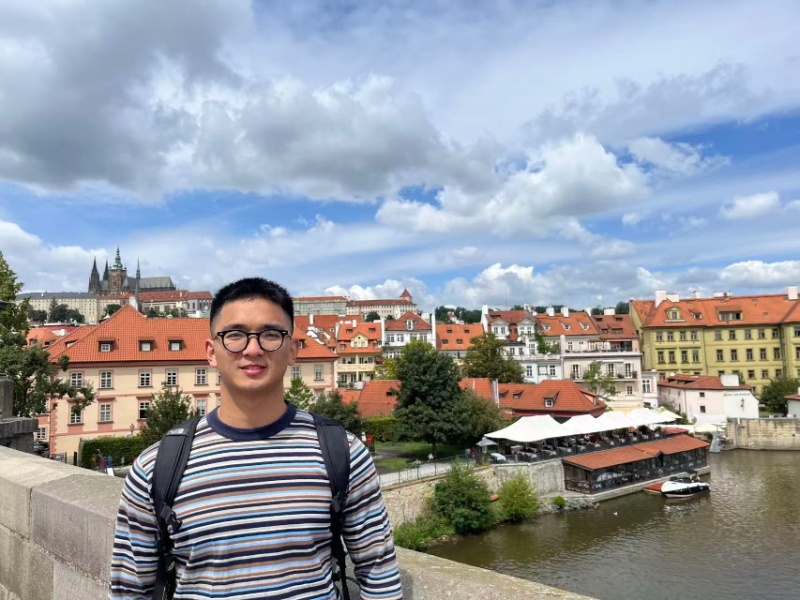 4-旅游照_resized.jpg