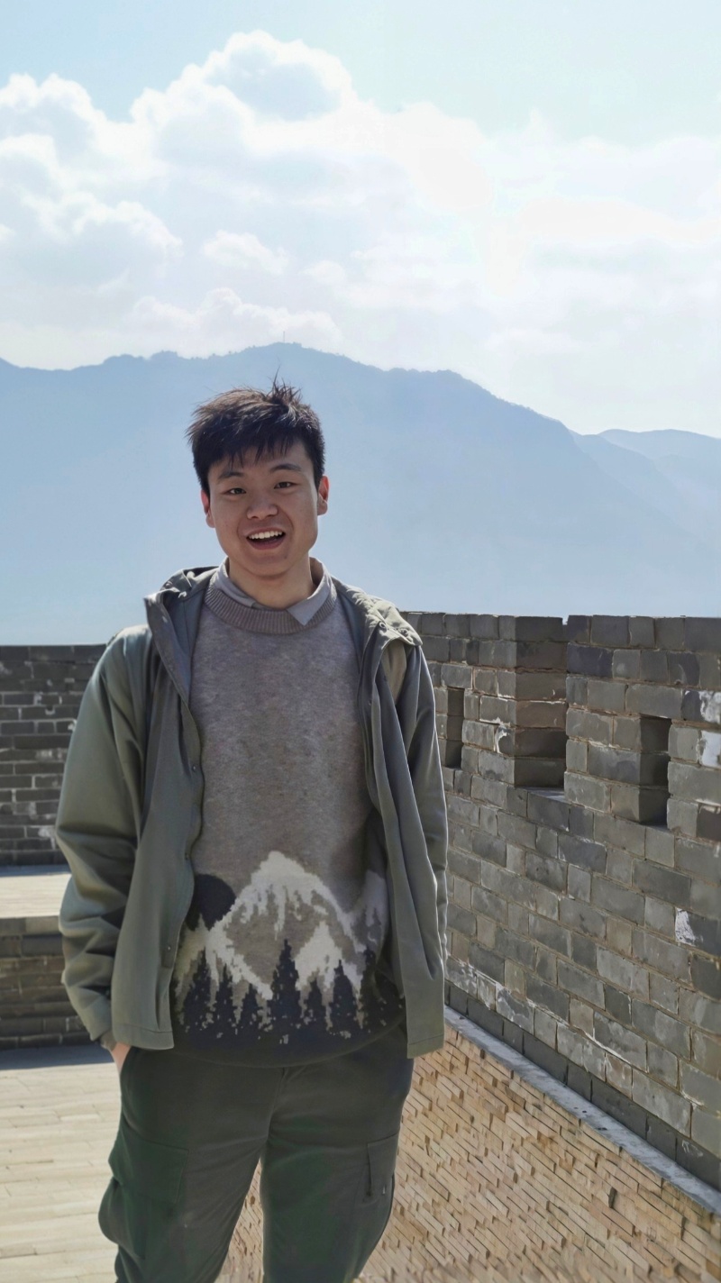 杜飞宏在户外_resized.jpg