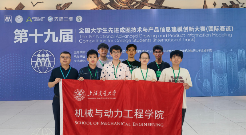 图1+合照_resized.png